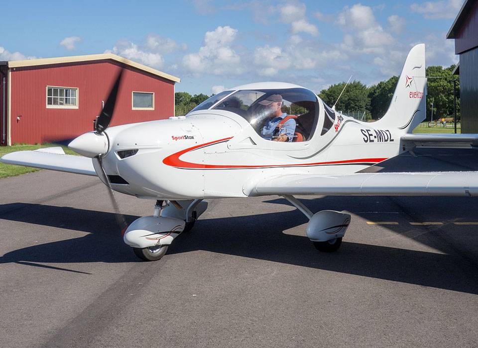 Spaka-själv på flygfältet