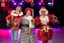 Nic, Loulou och Ola repar.